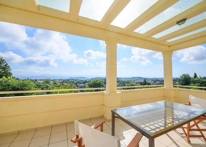 Dafni's Seaview House *